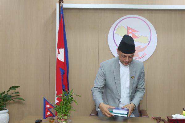 प्रधानमन्त्री आउनुपर्ने माग गर्दै प्रतिपक्षीले अवरोध गरेपछि संसद बैठक स्थगित