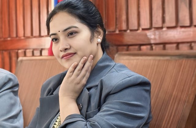 १६ प्रमुख प्रशासकीय अधिकृतलाई तीन दिनभित्र खटाइएको ठाउँमा हाजिर हुन मन्त्रीको निर्देशन, नत्र कारवाही हुने