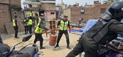 साहारा नभएका सुकुम्बासीलाई अर्को व्यवस्था नभएसम्म होटल तथा लजमा बस्ने/खाने सुविधा
