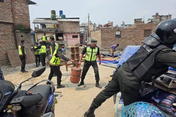 साहारा नभएका सुकुम्बासीलाई अर्को व्यवस्था नभएसम्म होटल तथा लजमा बस्ने/खाने सुविधा