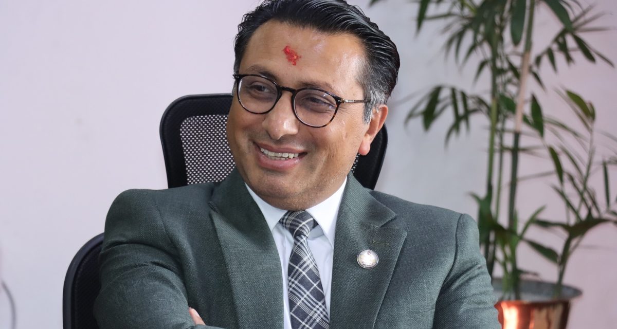 राजश्व छली गरेर विद्युतीय कार भित्र्याइएको विषयमा अर्थमन्त्रीको नाम जोडिएपछि खेद प्रकट, अनुसन्धानमा सघाउन आग्रह