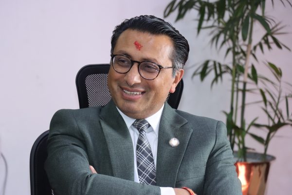 राजश्व छली गरेर विद्युतीय कार भित्र्याइएको विषयमा अर्थमन्त्रीको नाम जोडिएपछि खेद प्रकट, अनुसन्धानमा सघाउन आग्रह