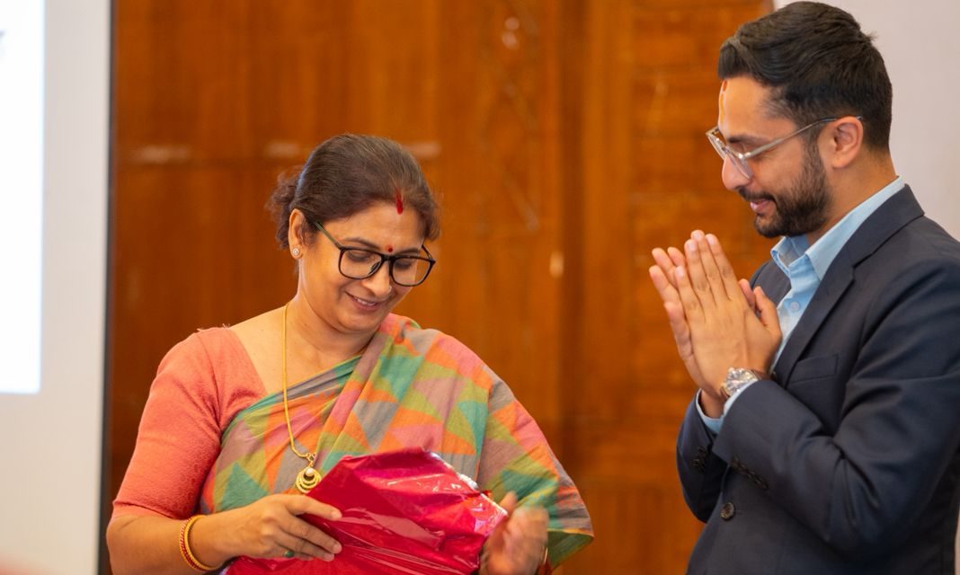 साक्षर मधेश प्रदेश तयारी सम्बन्धी उच्चस्तरीय विज्ञ कार्यदलको प्रतिवेदन हस्तान्तरण