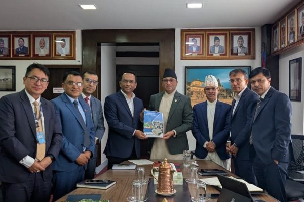 अर्थमन्त्रीले बुझे आर्थिक वर्ष २०८३/८४ को  पूर्ण बजेटकालीन समीक्षा प्रतिवेदन