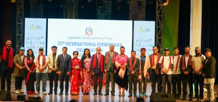 सगरमाथा दिवसमा हिमाल संरक्षणको चिन्ता: ‘सगरमाथा विजय गर्ने होइन, अनुभूति गर्ने विषय हो