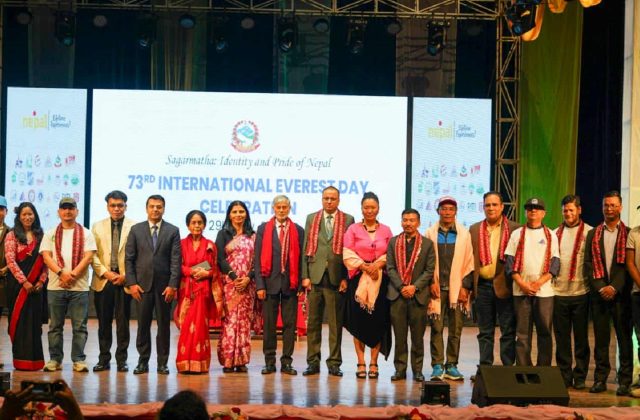 सगरमाथा दिवसमा हिमाल संरक्षणको चिन्ता: ‘सगरमाथा विजय गर्ने होइन, अनुभूति गर्ने विषय हो