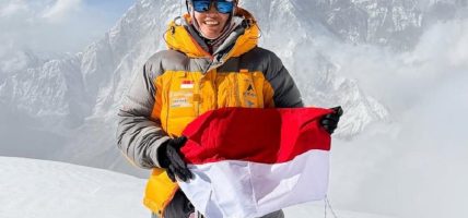 Indonesian Woman Climbs Mt Ama Dablam Successfully