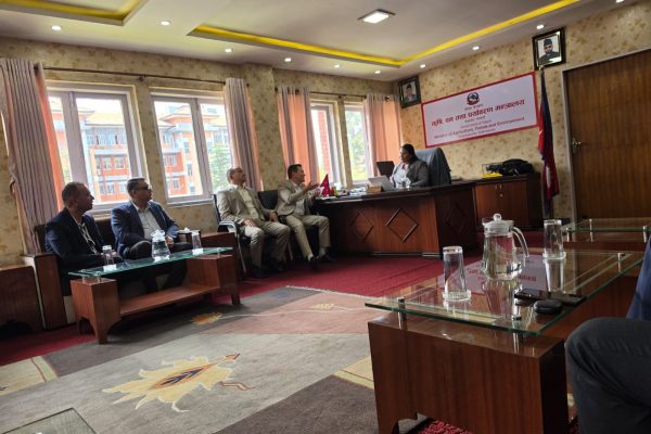 वनमन्त्रीलाई इप्पानद्वारा निकुञ्जले रोकेका जलविद्युत आयोजनाको काम सुरु गराउन ध्यानाकर्षण