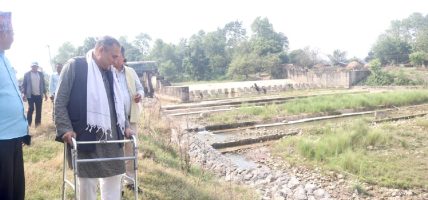 मुख्यमन्त्रीबाट टेढी र गुर्गी बाँध निरीक्षणः सिँचाइ अभावमा किसानहरू महँगो मूल्यमा डिजेल किनेर पानी तान्न बाध्य