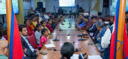 राधास्वामी होल्डिङ सेन्टरका १४ जना बालबालिकालाई महानगरपालिकाले होस्टेल पठायोः महानगर, विद्यालय र अभिभावकबीच सम्झौता