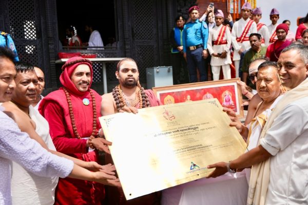 जगद्गुरु शंकराचार्य श्री श्री विधुशेखर भारती महास्वामीजीद्वारा चन्द्रागिरिस्थित भालेश्वर महादेव मन्दिरमा दर्शन तथा पूजा अर्चना