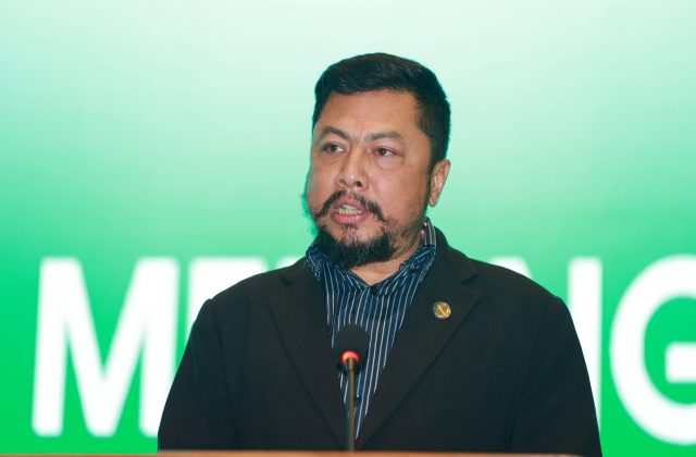लाइसेन्स लिएर निर्माणमा नगइ आयोजना कब्जा गर्नेलाई ठेगान लगाउने ऊर्जामन्त्रीको चेतावनी