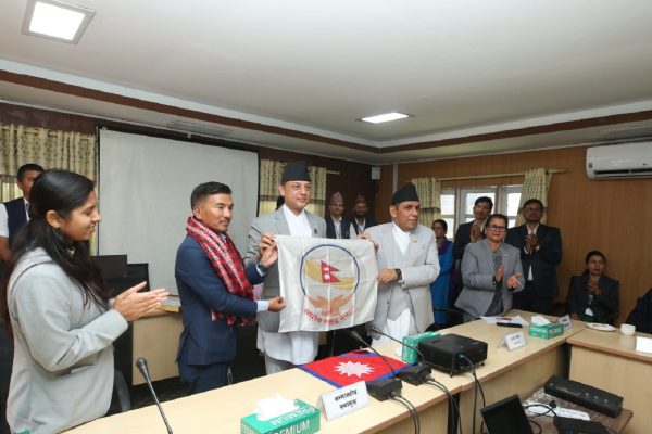 सभामुखबाट सगरमाथा आरोहण गर्ने पहिलो बहालवाला सांसद एवं कीर्तिमानी आरोही शेर्पा सम्मानित