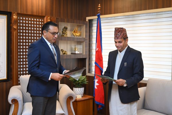 धितोपत्र बोर्डका नवनियुक्त अध्यक्षलाई अर्थमन्त्रीको निर्देशन-लोभबाट टाढा रहेर काम गर्नुस् ।