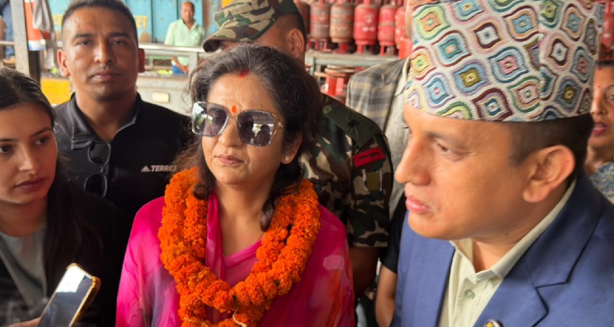 बजारमा ग्यास अभावको गुनासोपछि उद्योगमन्त्री उद्योगको निरीक्षणमा