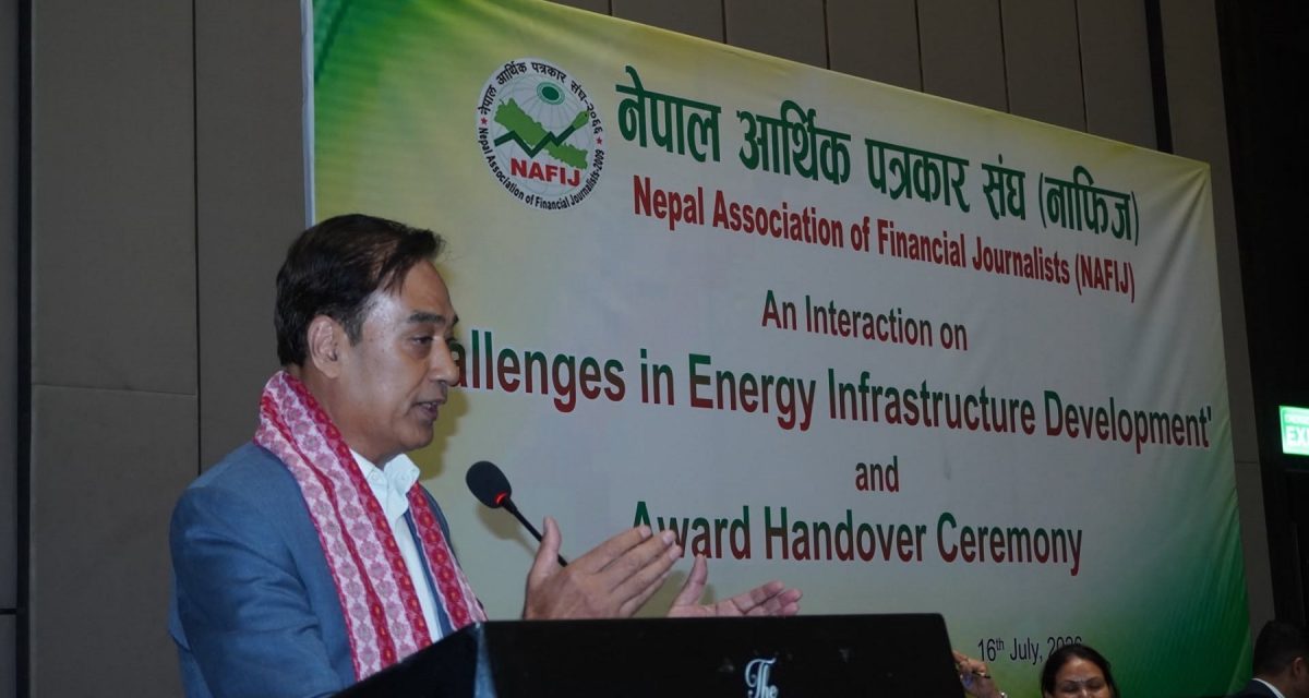प्रसारण लाइन निर्माणमा निजी क्षेत्रलाई सहभागी गराउने व्यवस्था तत्काल कार्यान्वयन गर्नुपर्छः राजेन्द्र मल्ल