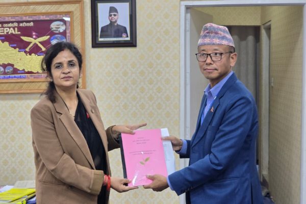 भारतको नयाँ नीतिले चिया निर्यातमा गम्भीर संकटः भारतबाहेक तेस्रो मुलुकमा बजार विस्तार गर्न सुझाव भारतको नयाँ नीतिले चिया निर्यातमा गम्भीर संकटः भारतबाहेक तेस्रो मुलुकमा बजार विस्तार गर्न सुझाव