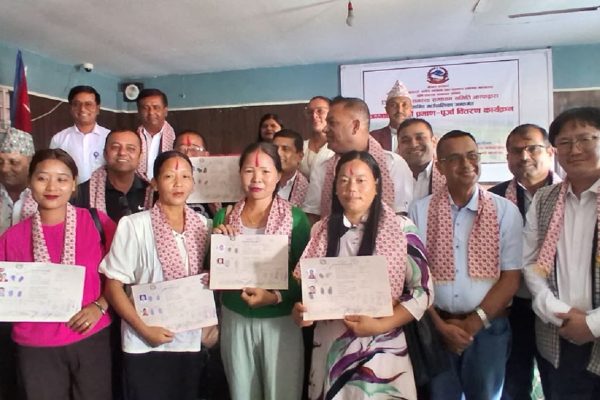 झापाको बुद्दशान्तीमा लालपुर्जा वितरण, ५ अव्यवस्थित परिवार बने जग्गाधनी