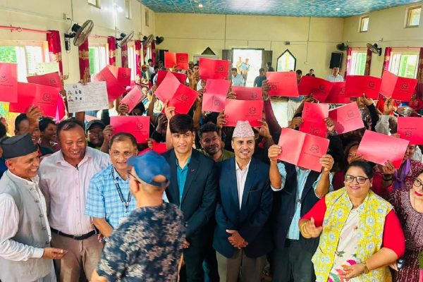चितवनको इच्छाकामनामा लालपुर्जा वितरण, ३४ परिवार बने जग्गाधनी