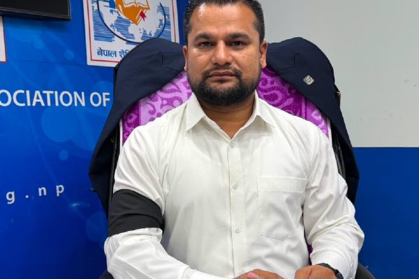 हातमा कालोपट्टी बाँधेर शैक्षिक परामर्श व्यवसायीले थाले आन्दोलन